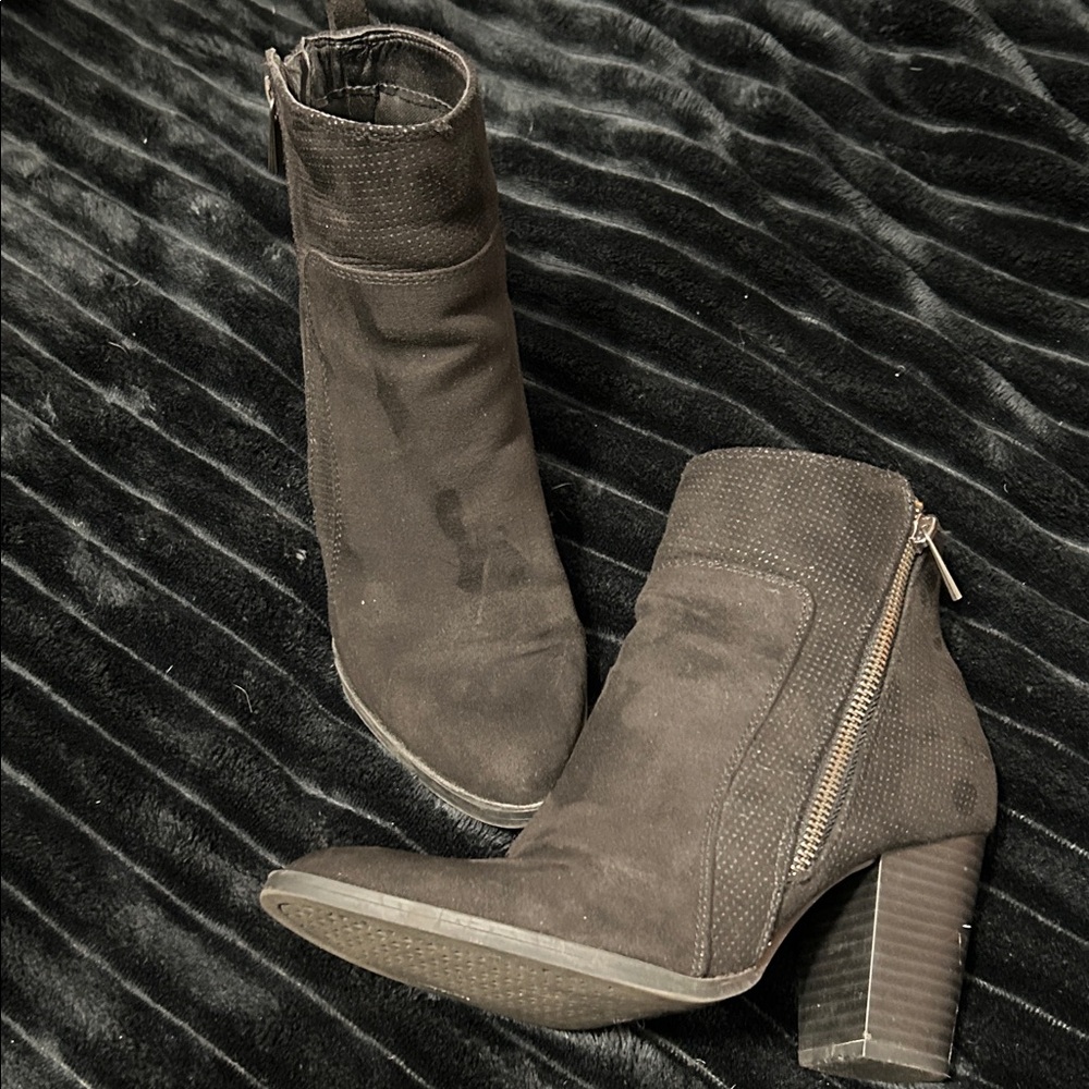 Qupid Black Ankle Booties with Zipper